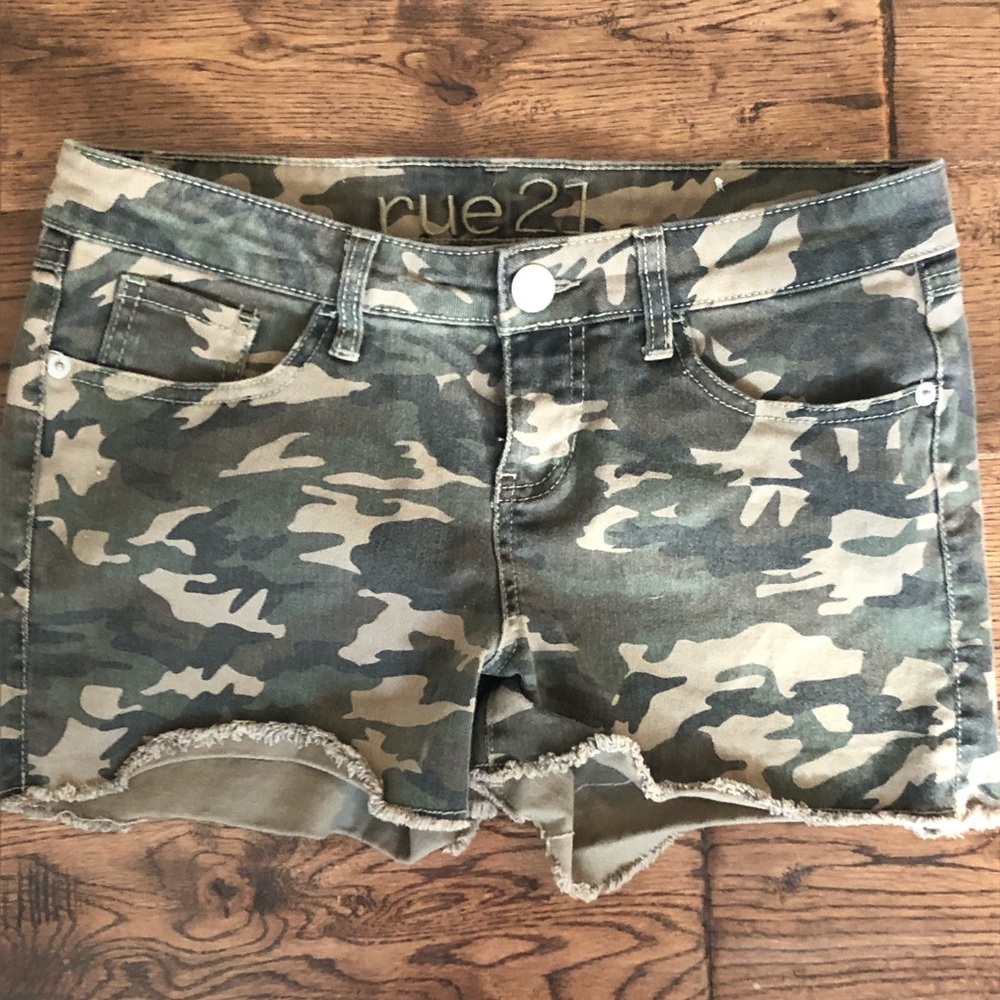 Rue 21 Camo/ camouflage Shorts size 3/4